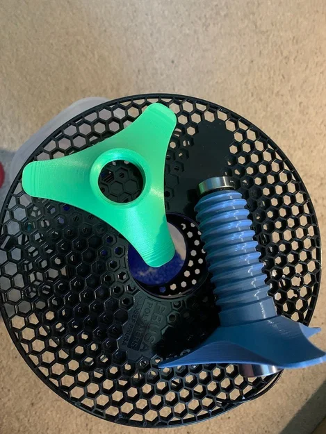 Giá Đỡ Cuộn Nhựa Cho Hộp Chống Ẩm Rubbermaid 21 Cup - Image 4