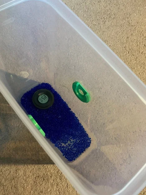 Giá Đỡ Cuộn Nhựa Cho Hộp Chống Ẩm Rubbermaid 21 Cup - Image 7