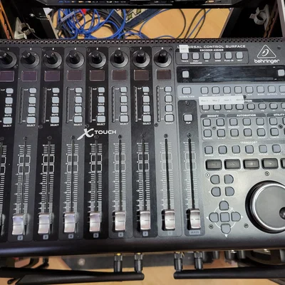 Ốp bên và bát gắn tủ Rack 19 inch cho Behringer X-Touch