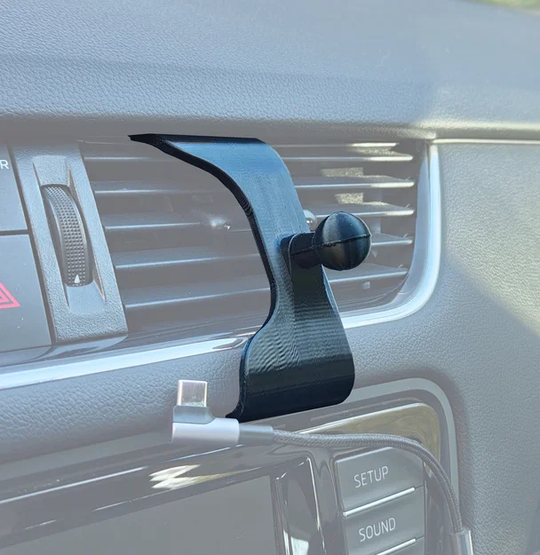 Giá đỡ điện thoại cho Skoda Octavia 3 (Dùng được với ngàm cơ hoặc MagSafe) - Image 1