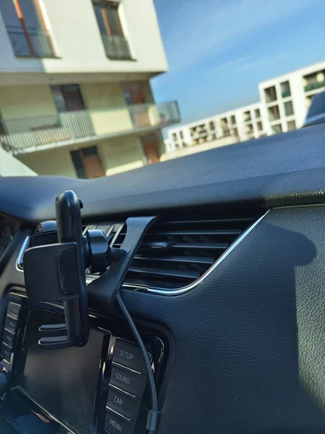 Giá đỡ điện thoại cho Skoda Octavia 3 (Dùng được với ngàm cơ hoặc MagSafe) - Image 2