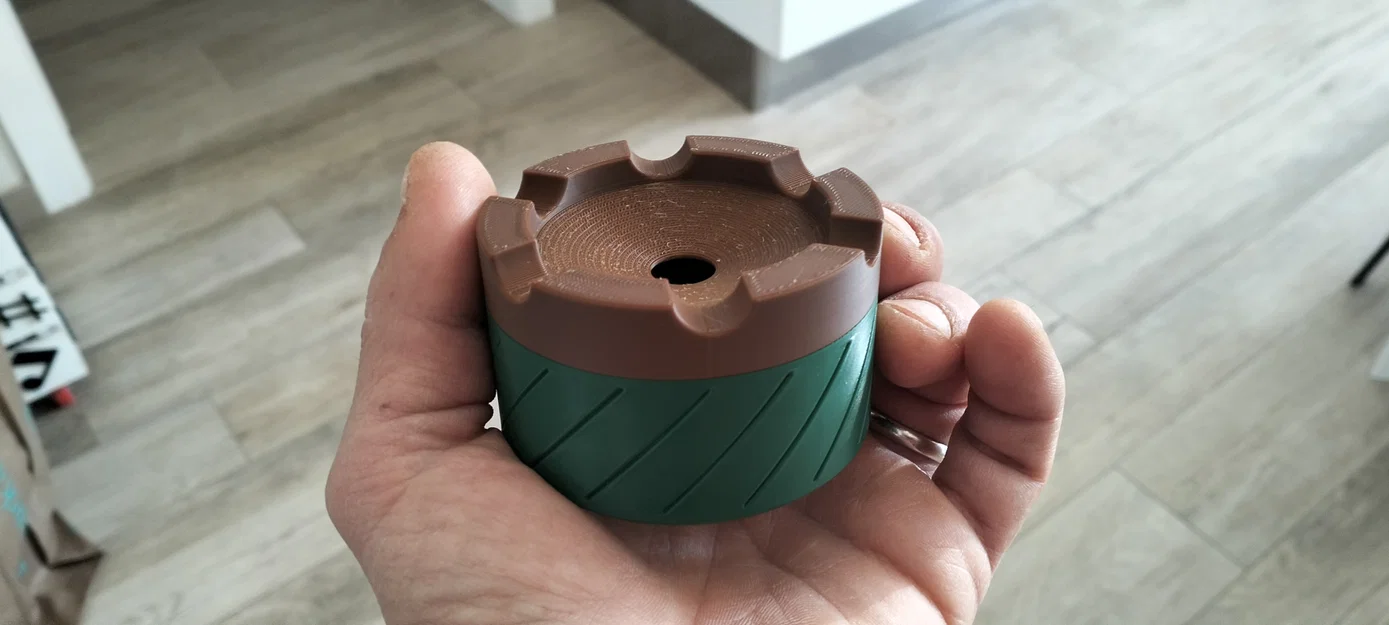 Gạt tàn thuốc lá cầm tay với cơ chế khóa xoay thông minh - Image 5