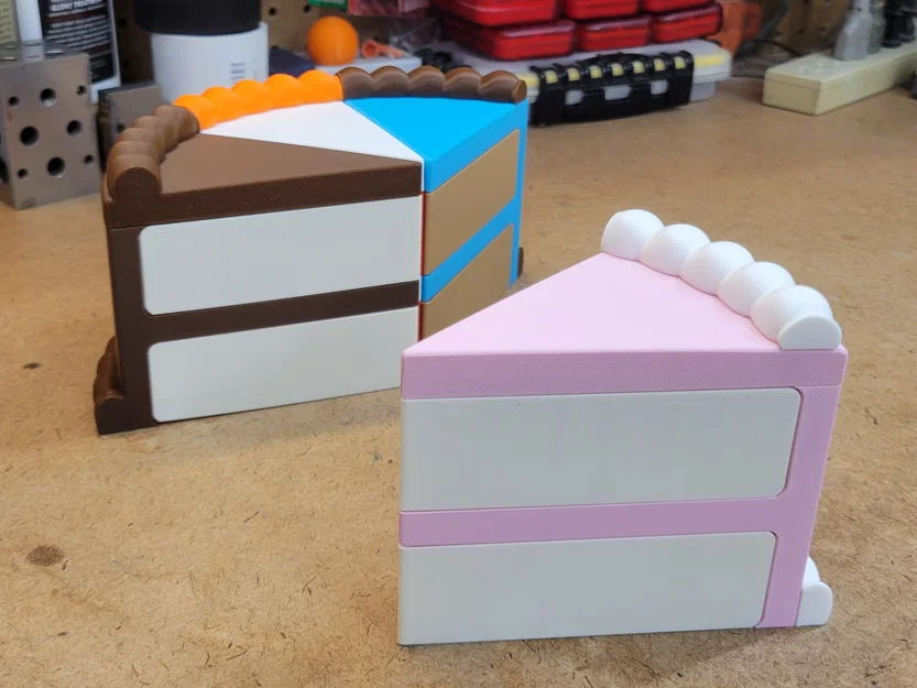 Hộp Đựng Hình Miếng Bánh Ngọt (Cake Slice Shaped Container) - Image 2