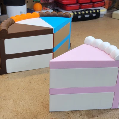 Hộp Đựng Hình Miếng Bánh Ngọt (Cake Slice Shaped Container)