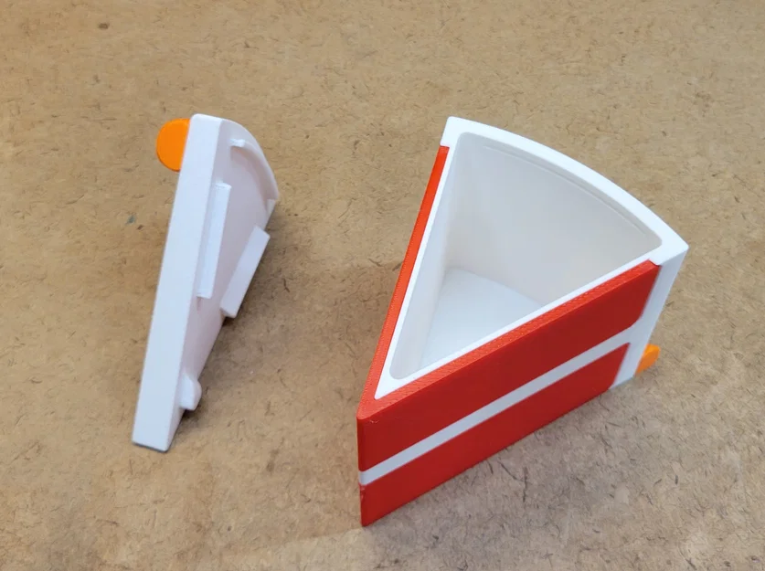 Hộp Đựng Hình Miếng Bánh Ngọt (Cake Slice Shaped Container) - Image 3