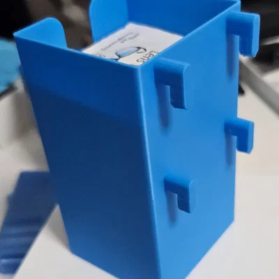 Khay đựng khăn lau kính Zeiss gắn bảng Skadis in 3D siêu gọn