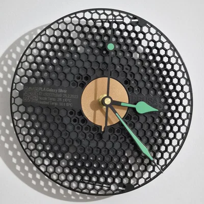 Đồng hồ treo tường từ lõi cuộn Prusament (Prusament Spool Clock)