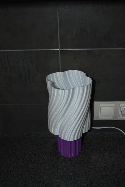 Đèn ngủ để bàn thiết kế xoắn ốc 3D hiện đại - Image 1