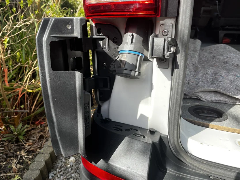 Nắp che cản sau ẩn (Stealth Bumper Door) cho VW Transporter T6 - Image 3