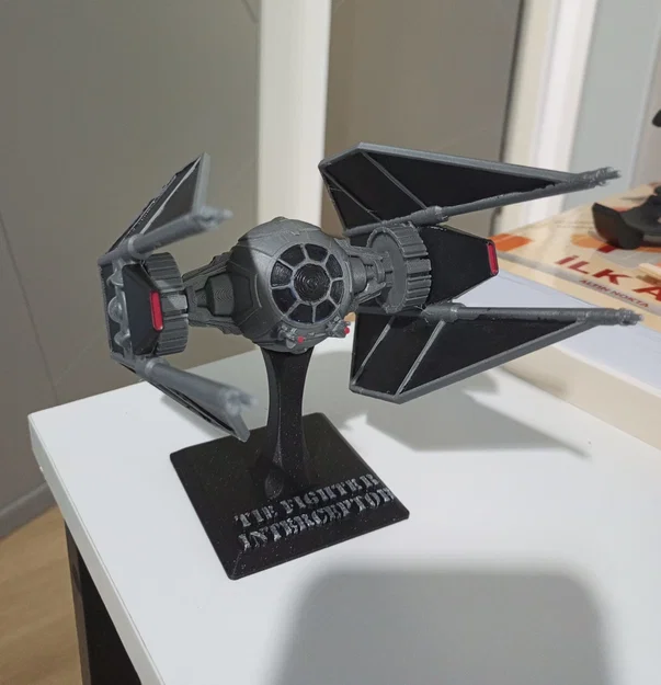 Đế trưng bày mô hình Tie Fighter Interceptor in 3D - Image 2