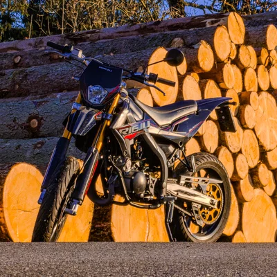 Pat gắn biển số cho Rieju MRT 50