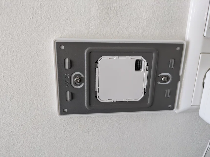 Adapter gắn Sonoff NSPanel Pro 120 cho đế âm tường 68mm - Image 2