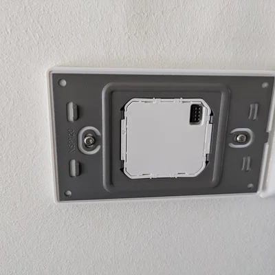 Adapter gắn Sonoff NSPanel Pro 120 cho đế âm tường 68mm