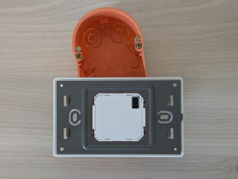 Adapter gắn Sonoff NSPanel Pro 120 cho đế âm tường 68mm - Image 4