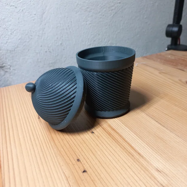 Ly đựng bàn chải có nắp đậy (Closed Toothbrush glass) - Image 1