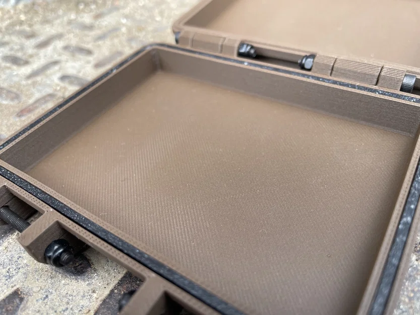 Hộp Đựng Bài Tây Rugged Bronze - Image 3