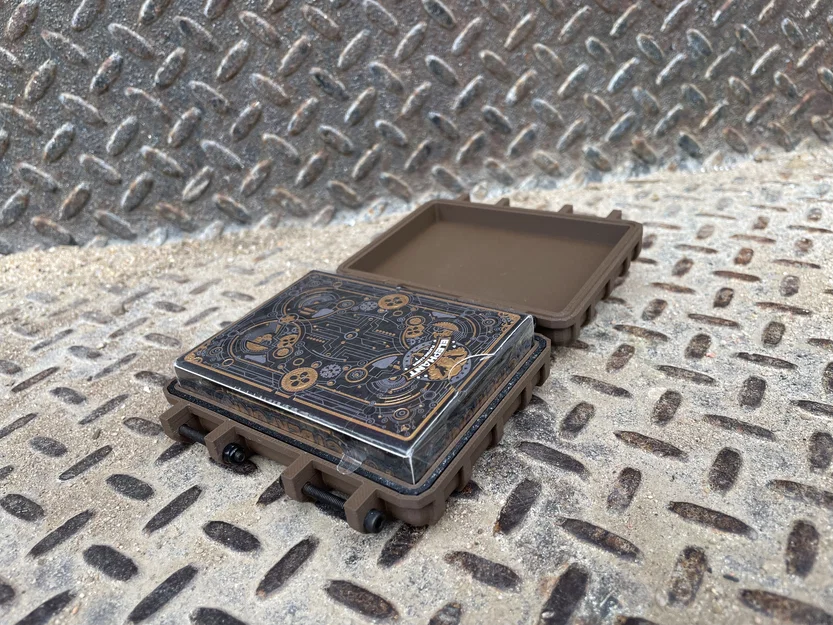 Hộp Đựng Bài Tây Rugged Bronze - Image 4