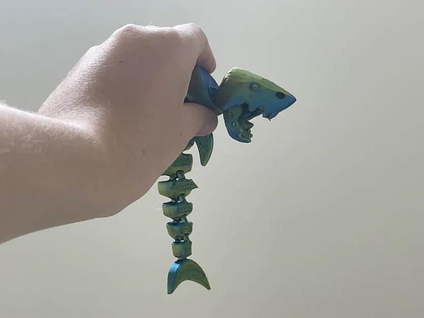 Móc khóa cá mập khớp nối linh hoạt (Articulated Shark Keychain) - Image 4