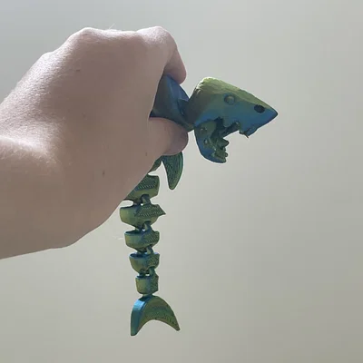 Móc khóa cá mập khớp nối linh hoạt (Articulated Shark Keychain)