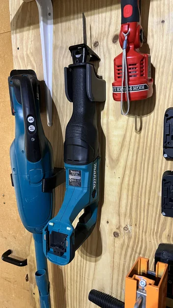 Giá treo máy cưa kiếm Makita treo tường tiện lợi bằng in 3D - Image 1