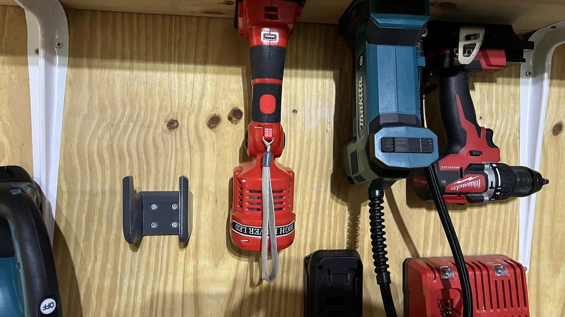 Giá treo máy cưa kiếm Makita treo tường tiện lợi bằng in 3D - Image 3