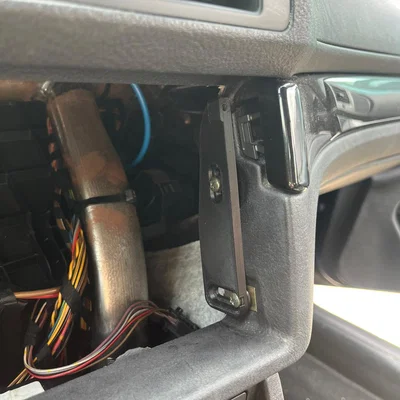 Pát gắn đầu đài BMW e39 Xtrons PX7439BL