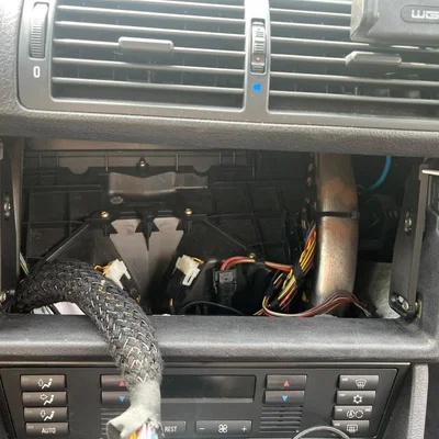 Pát gắn đầu đài BMW e39 Xtrons PX7439BL