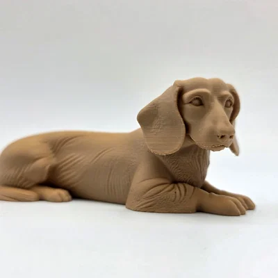 Tượng chó Dachshund lông ngắn đang nằm