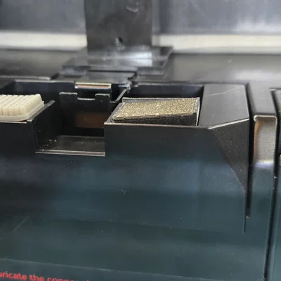 Giá đỡ tấm lau PEI vát cạnh cho Qidi Plus 4