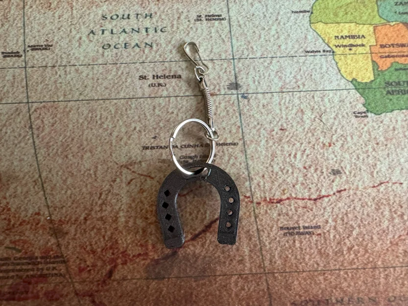 Móc khóa hình móng ngựa may mắn - Mẫu in 3D đẹp và đơn giản - Image 1