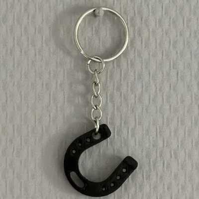 Móc khóa móng ngựa may mắn - File in 3D phong thủy tinh tế