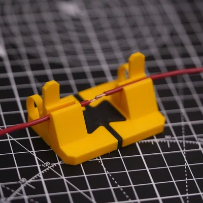 Dụng cụ giữ dây khi hàn (Wire Holder for Soldering)