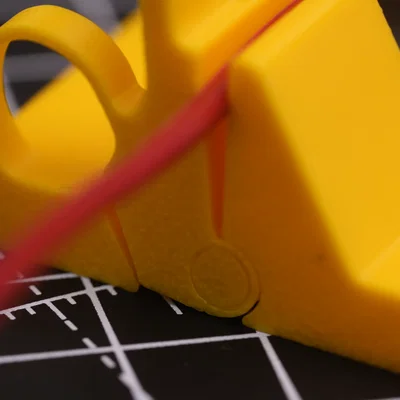 Dụng cụ giữ dây khi hàn (Wire Holder for Soldering)