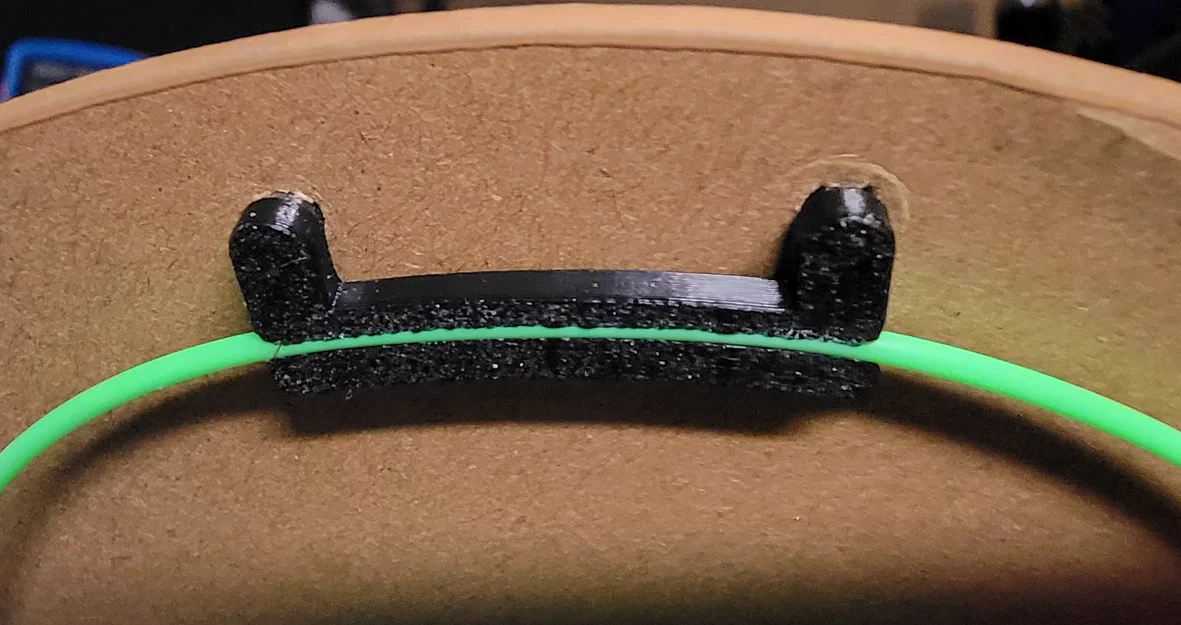 Kẹp giữ sợi nhựa Filament gọn gàng cho cuộn các-tông - Image 1