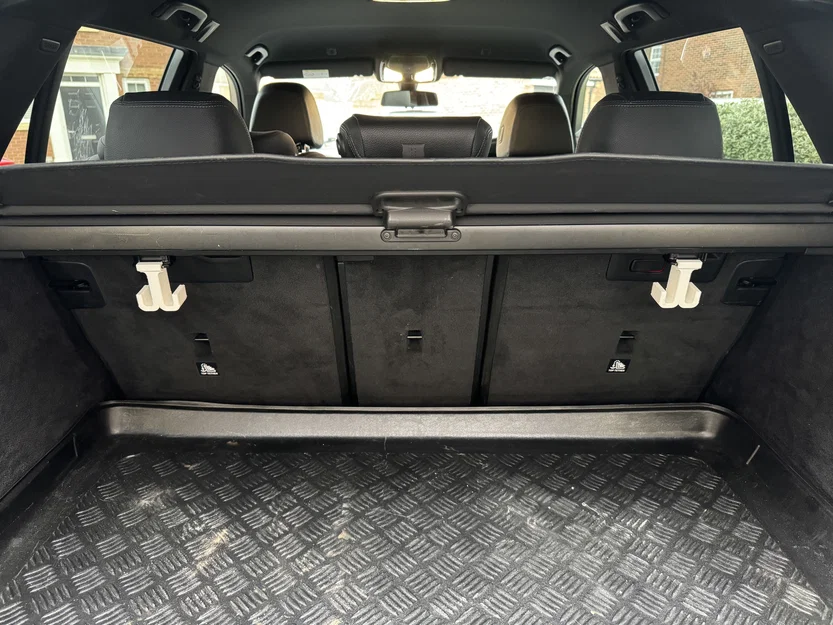 Móc treo túi đồ gắn cốp sau cho BMW G31 / F31 - Image 1