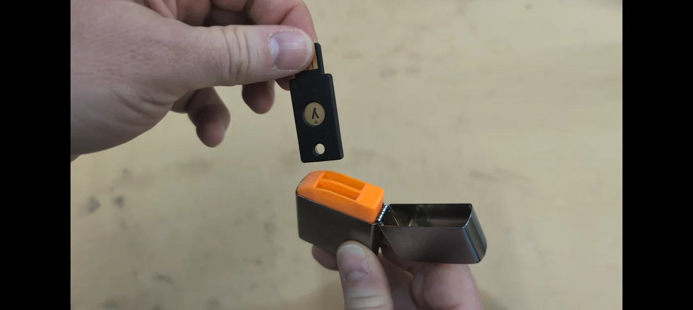 Khung chứa Yubikey thay thế ruột Zippo - Image 2