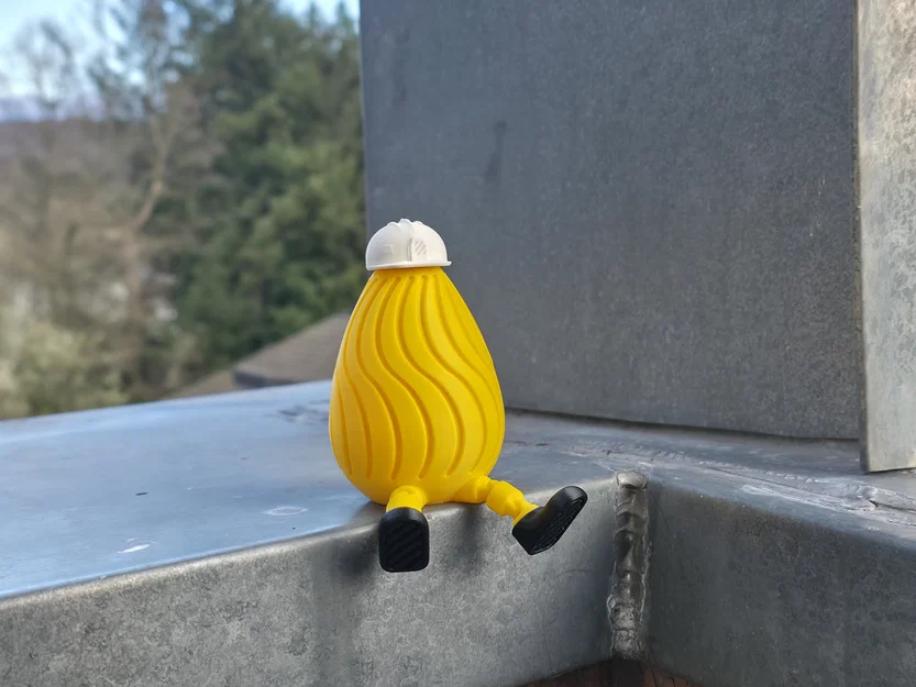 Mô hình trứng Phục sinh đội mũ bảo hộ 3D độc đáo - Image 1