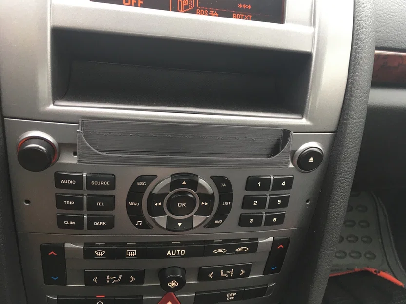 Đế giữ iPhone 5/5s/SE gắn khe đĩa CD cho xe Peugeot 407 - Image 1