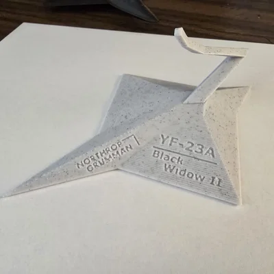 YF-23 Black Widow II - Mô hình và đế trưng bày