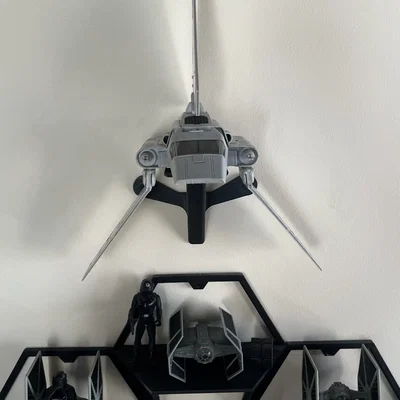 Giá treo tường 3D trưng bày mô hình tàu không gian Star Wars