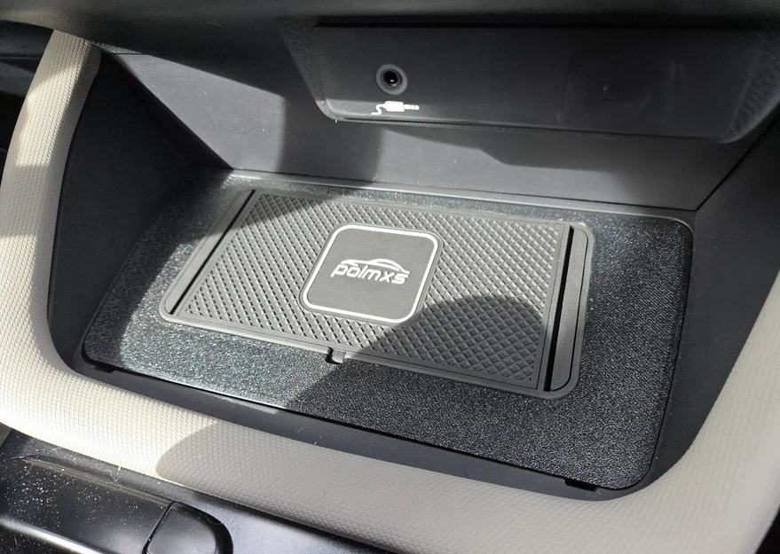 Tấm đế lắp sạc không dây cho Subaru Forester - Image 1