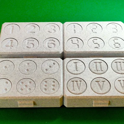 Bộ xúc xắc kèm hộp in liền khối (Print-in-place)