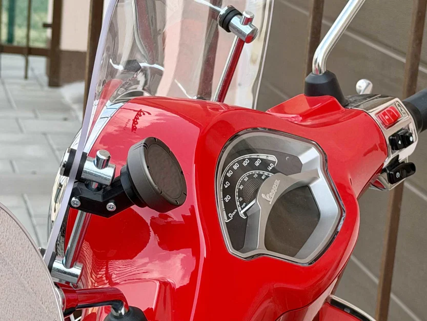 Ngàm gắn Beeline Moto 2 cho kính chắn gió Vespa - Image 1