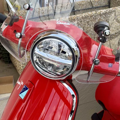 Ngàm gắn Beeline Moto 2 cho kính chắn gió Vespa