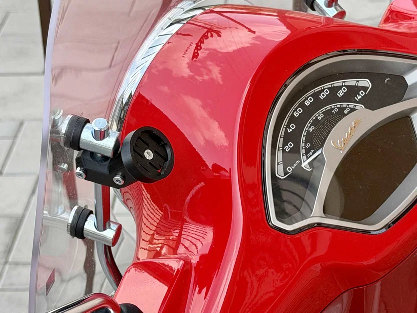 Ngàm gắn Beeline Moto 2 cho kính chắn gió Vespa - Image 4