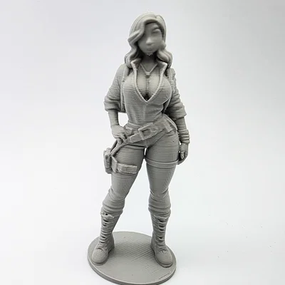 Mô hình nữ thợ cơ khí (Female Mechanic Figurine)