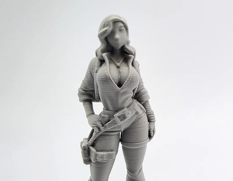 Mô hình nữ thợ cơ khí (Female Mechanic Figurine) - Image 3