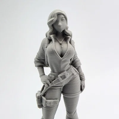 Mô hình nữ thợ cơ khí (Female Mechanic Figurine)