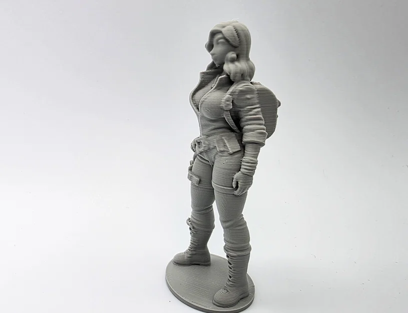 Mô hình nữ thợ cơ khí (Female Mechanic Figurine) - Image 4