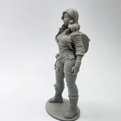 Mô hình nữ thợ cơ khí (Female Mechanic Figurine)